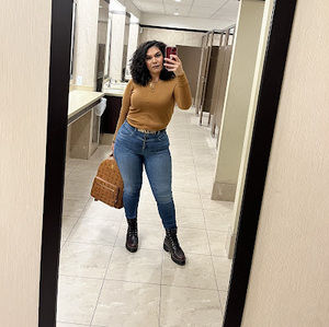 Meet your Posher, Lareina